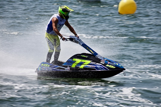 国足新星彻底“飘了”？暴力染红怒遭重罚，媒体人怒批：难堪大任.